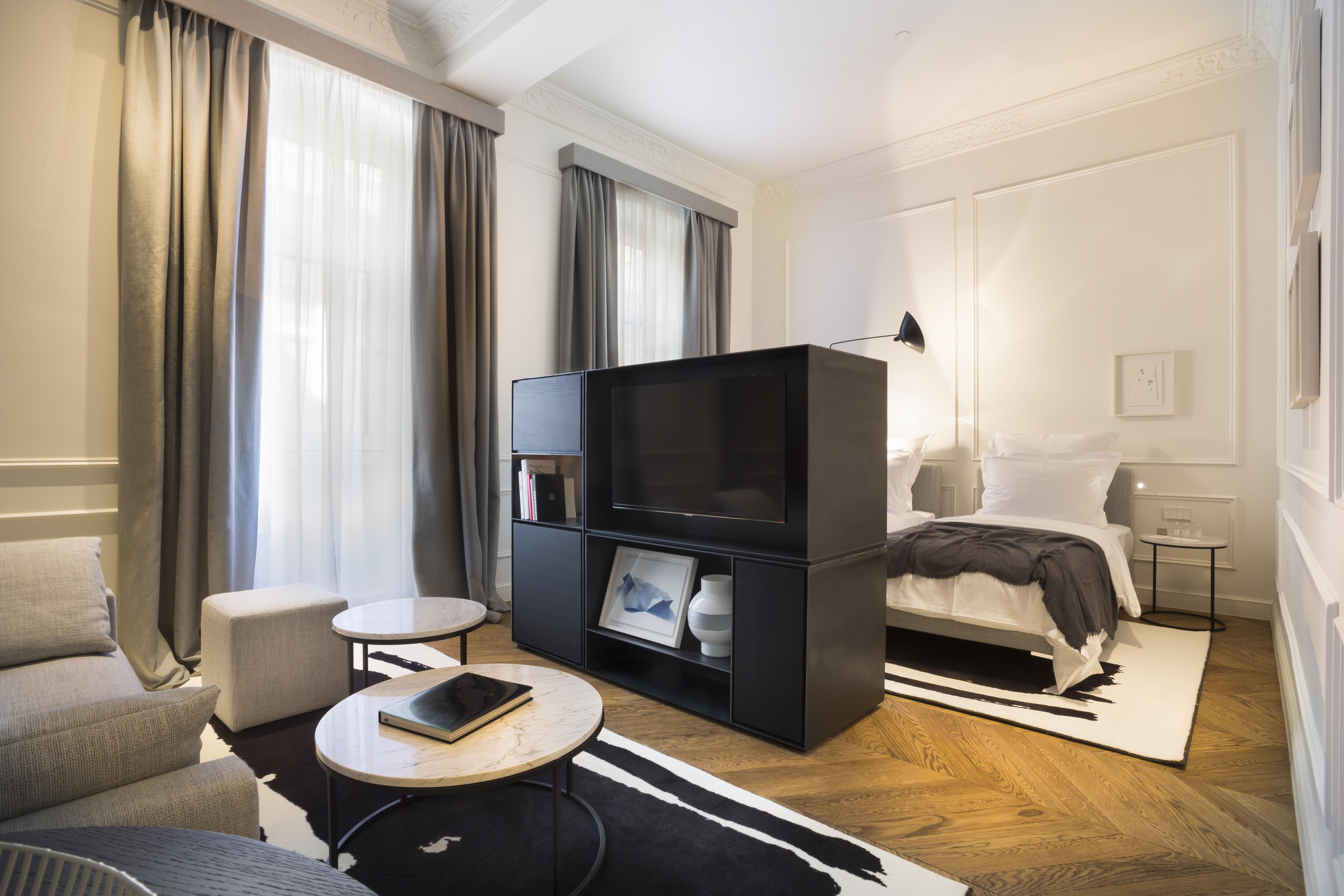 Hotel Adriatic Rovigno Esterno foto